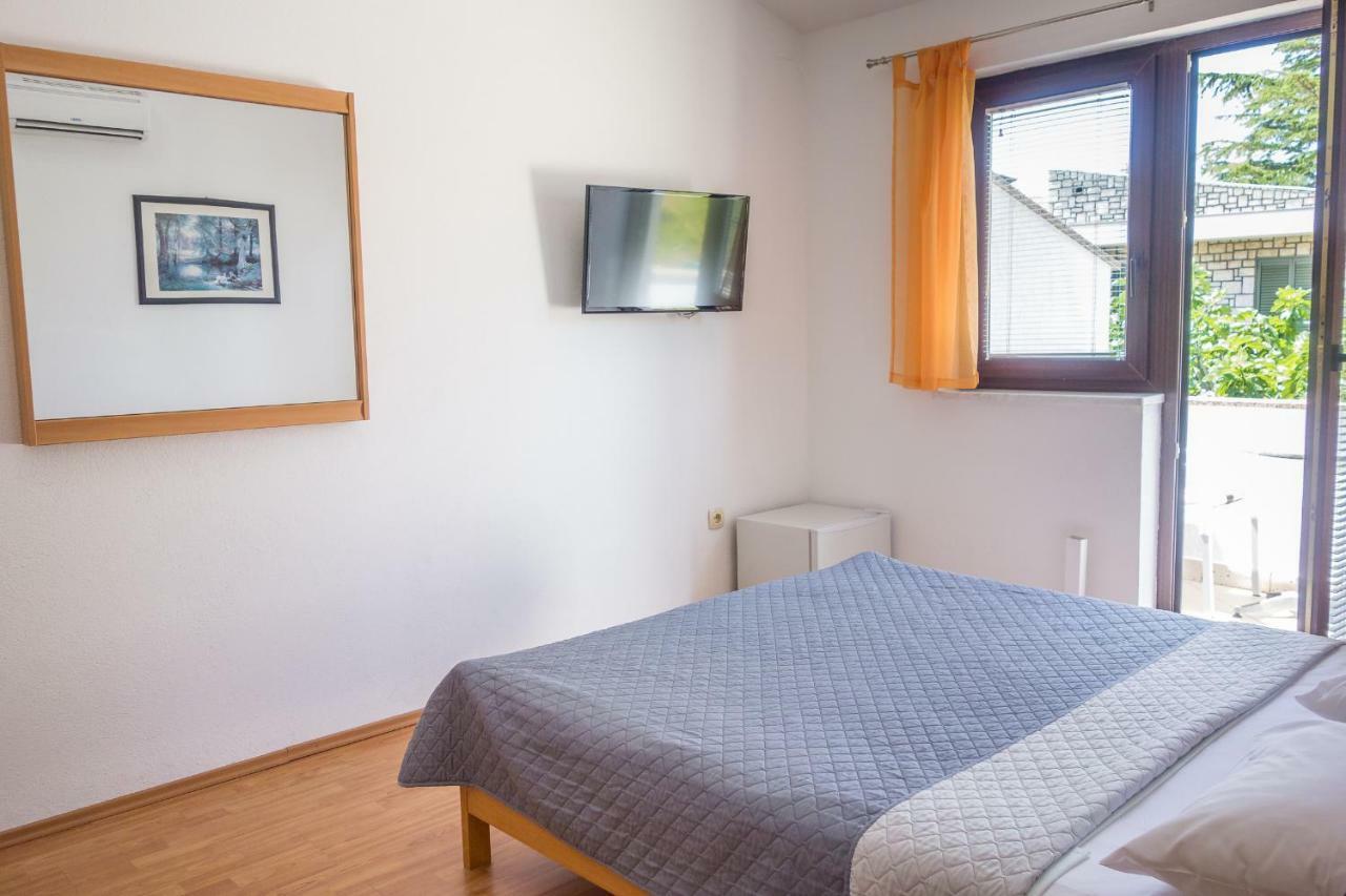 Rooms Stolfa Krk Town Eksteriør billede